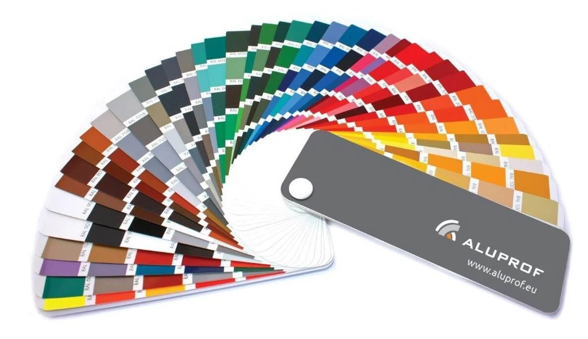 Tinte opacizzate di serie nel campionario colori Aluprof SpA