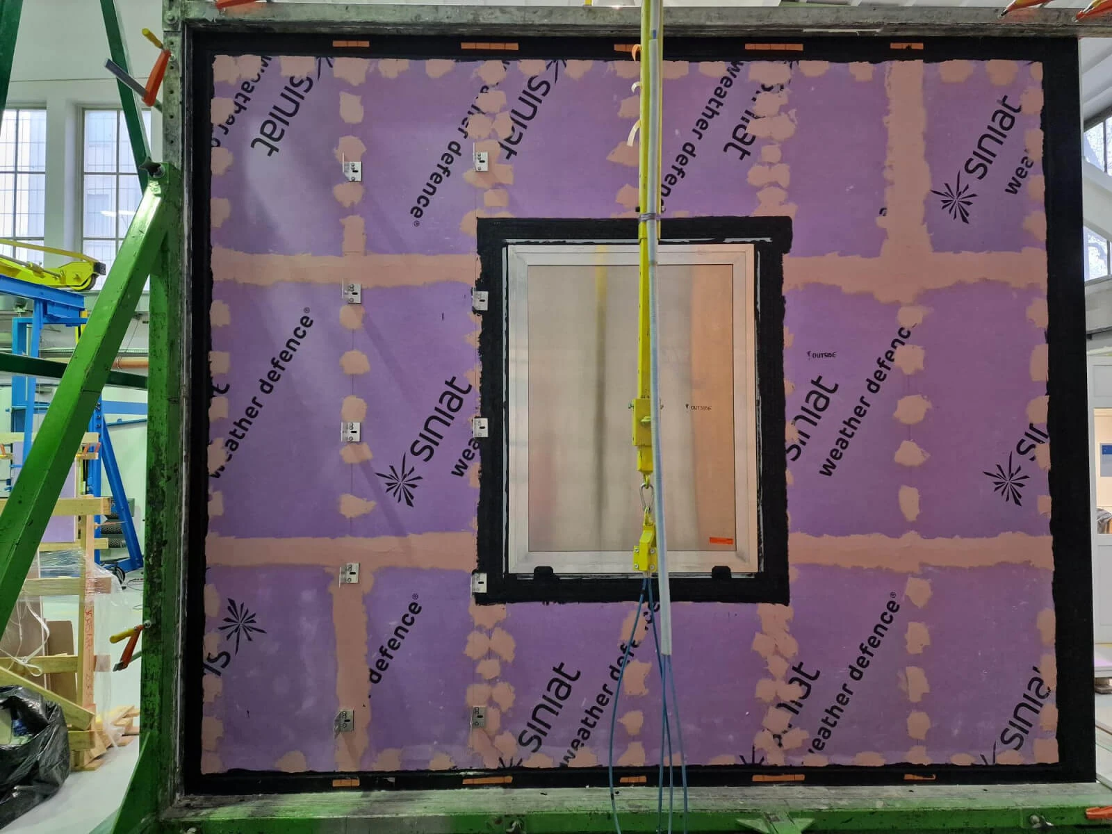 Вікна Aluprof MB-86N в навісних перегородках фірми Siniat