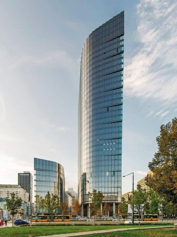 MENNICA LEGACY TOWER ÎMBRĂCATĂ ÎN FAȚADE ALUPROF