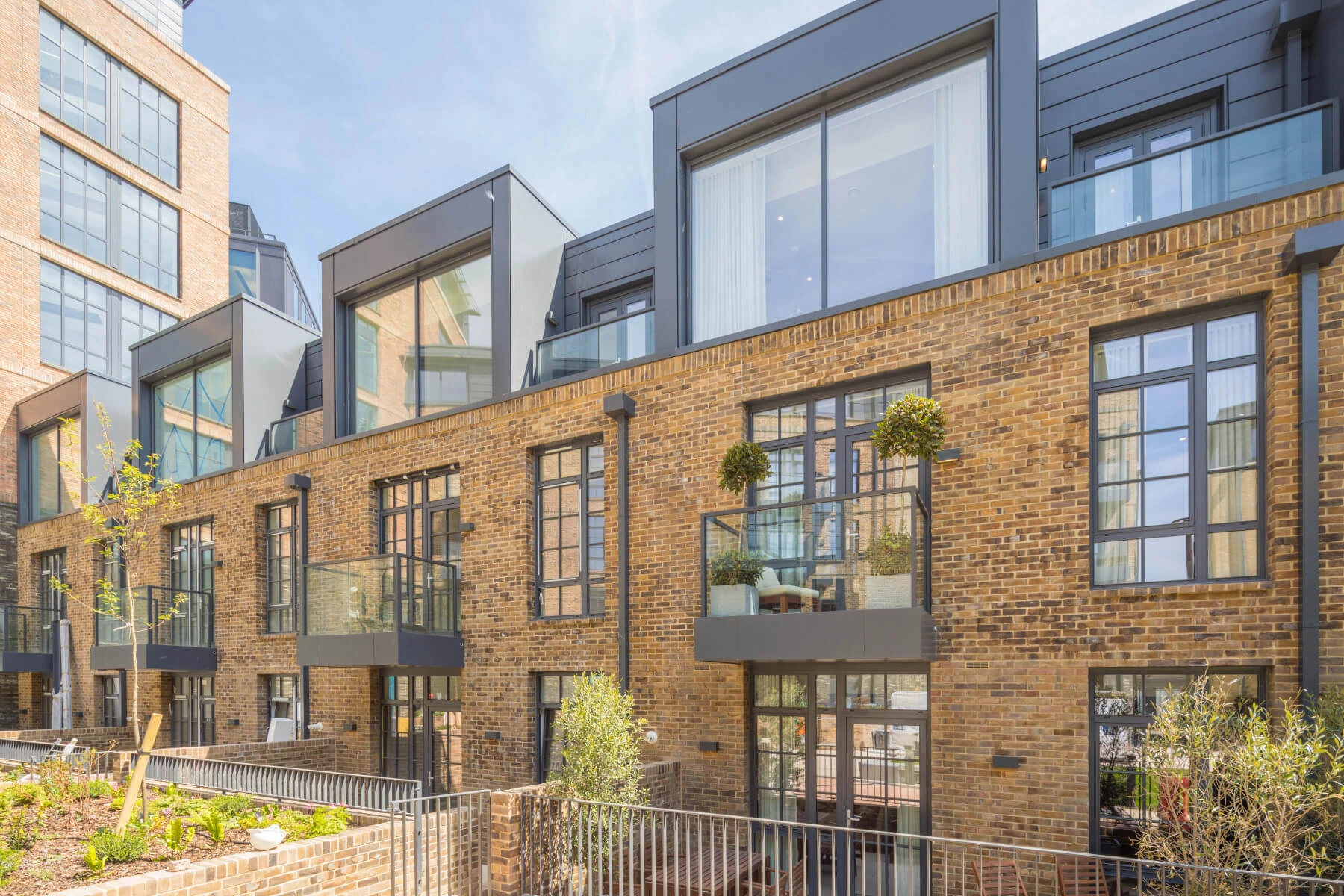 Ridare splendore ai vecchi edifici: Alcuni esempi di ristrutturazioni effettuate con i sistemi ALUPROF