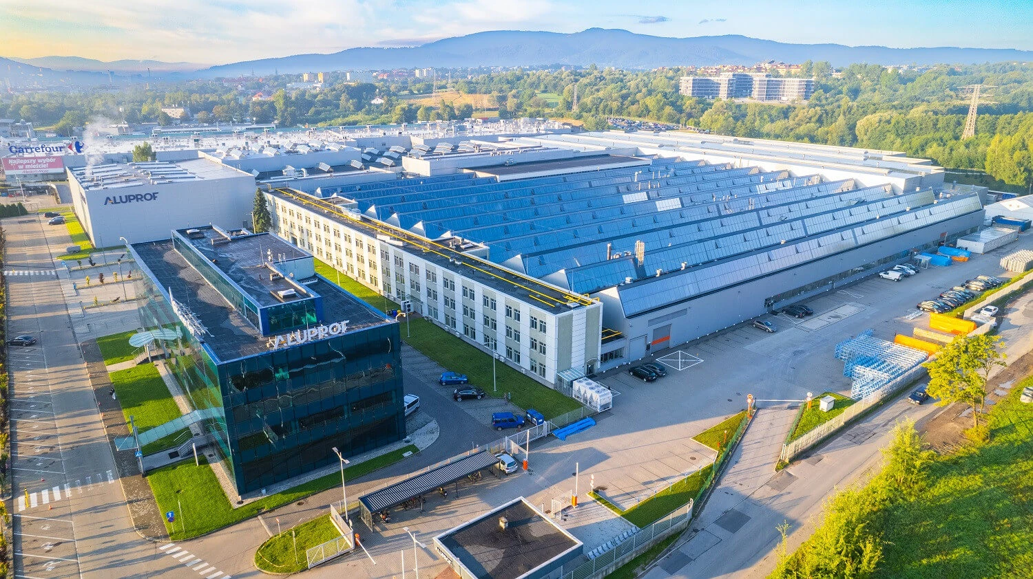 Ein weiteres starkes Jahr für Aluprof. 2023 gewann das Unternehmen die wichtigsten Branchen- und Wirtschaftspreise und stärkte seine Führungsposition