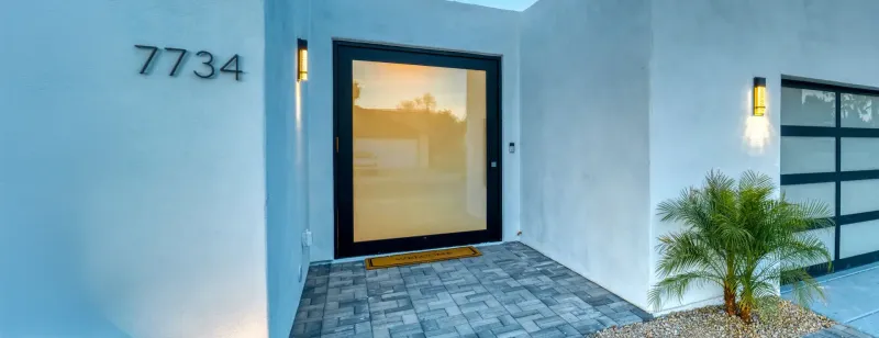 Une porte d'entrée vitrée est-elle un bon choix ?